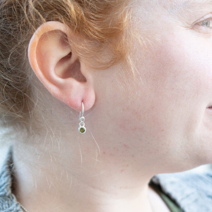 Silberne Ohrhänger mit grünem Turmalin