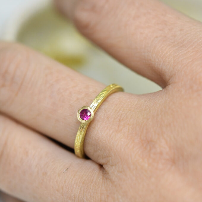 Goldring Flora mit Rubin